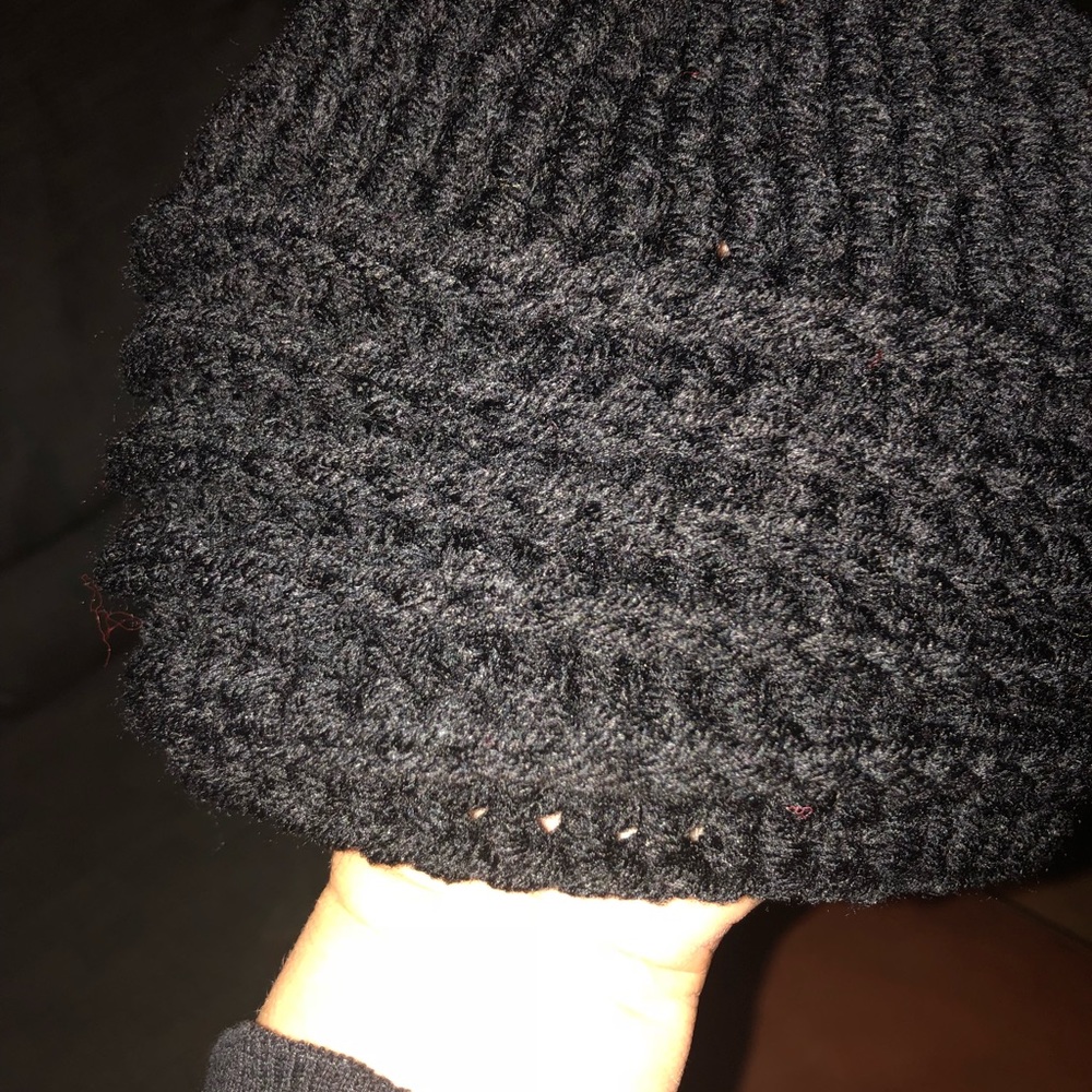 Knitted hat - Picture 3 of 4